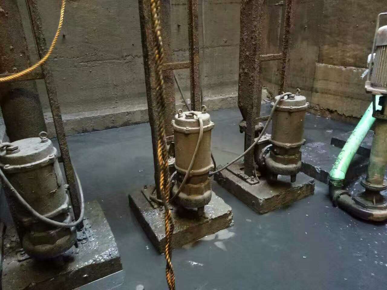 松山湖管委会污水池清理