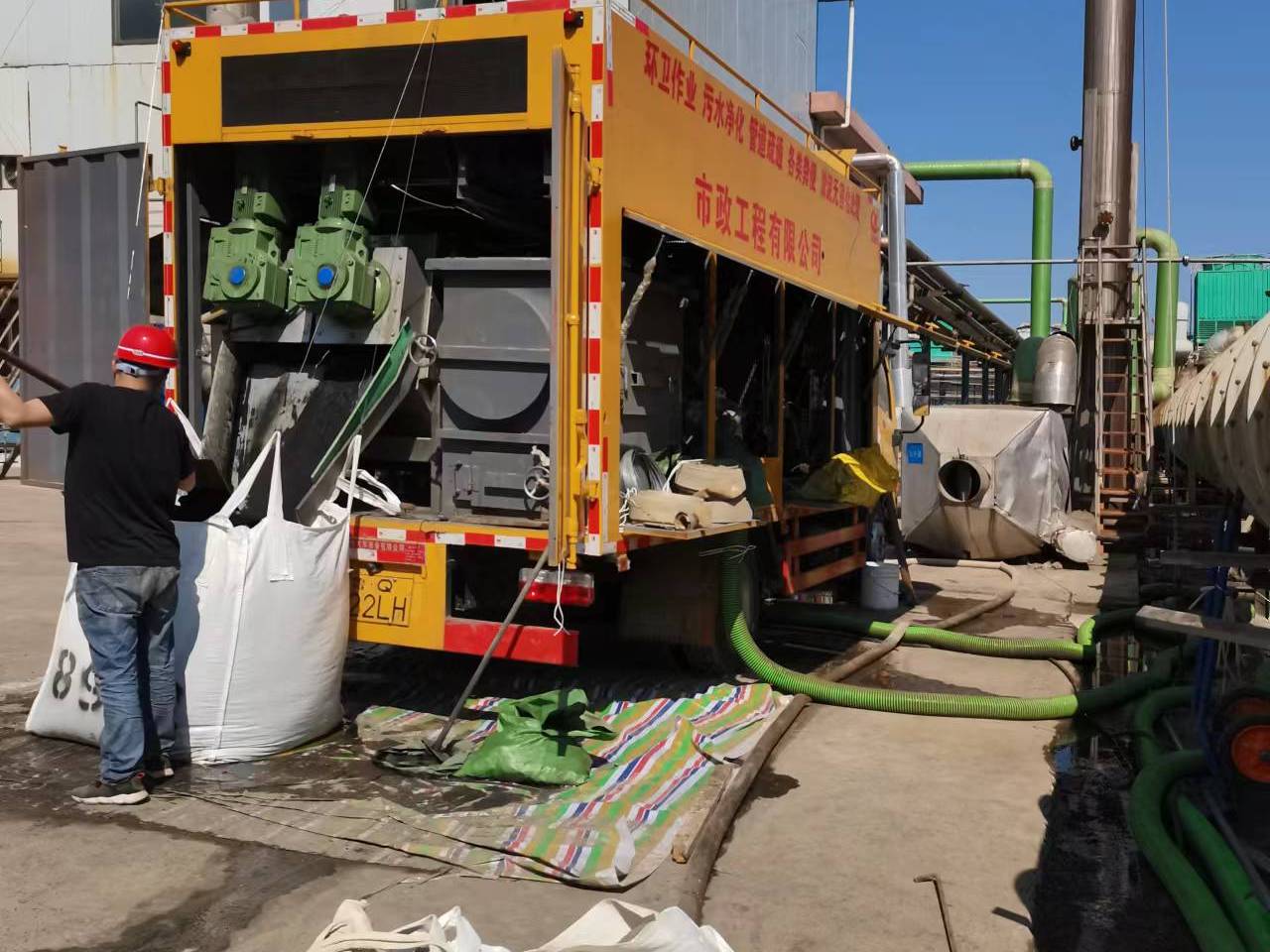 松山湖管委会淤泥压干处理